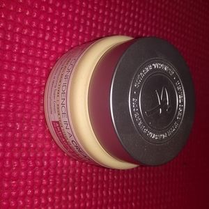 It cosmetics Confidence in a cream